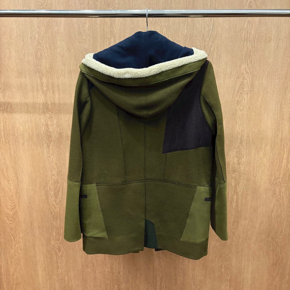 시스템 울 믹스 후드 집업 코트 사선 지퍼 블록 패치워크 디테일 카키 상품이미지3