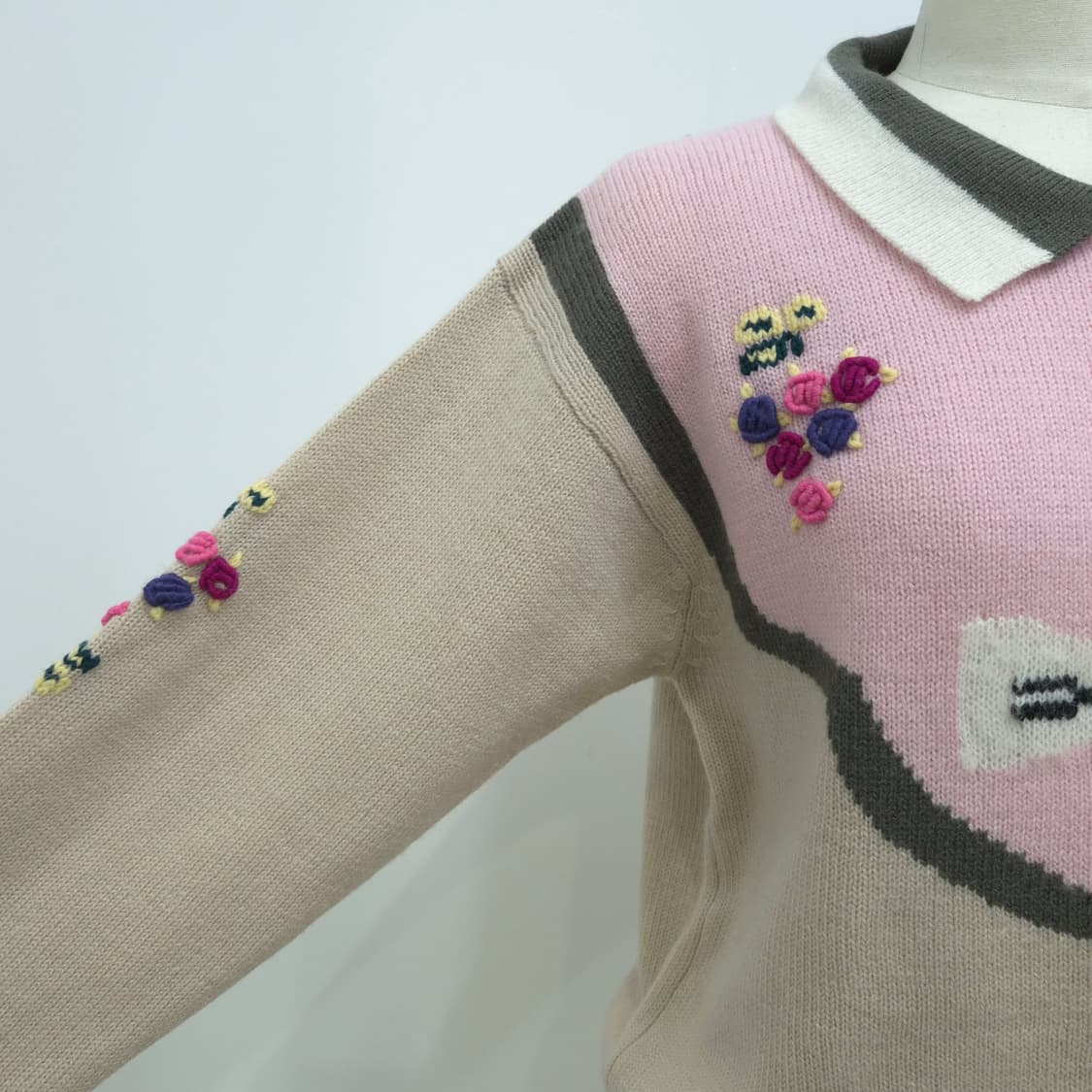 울100 플라워자수 카라 니트 상품이미지6