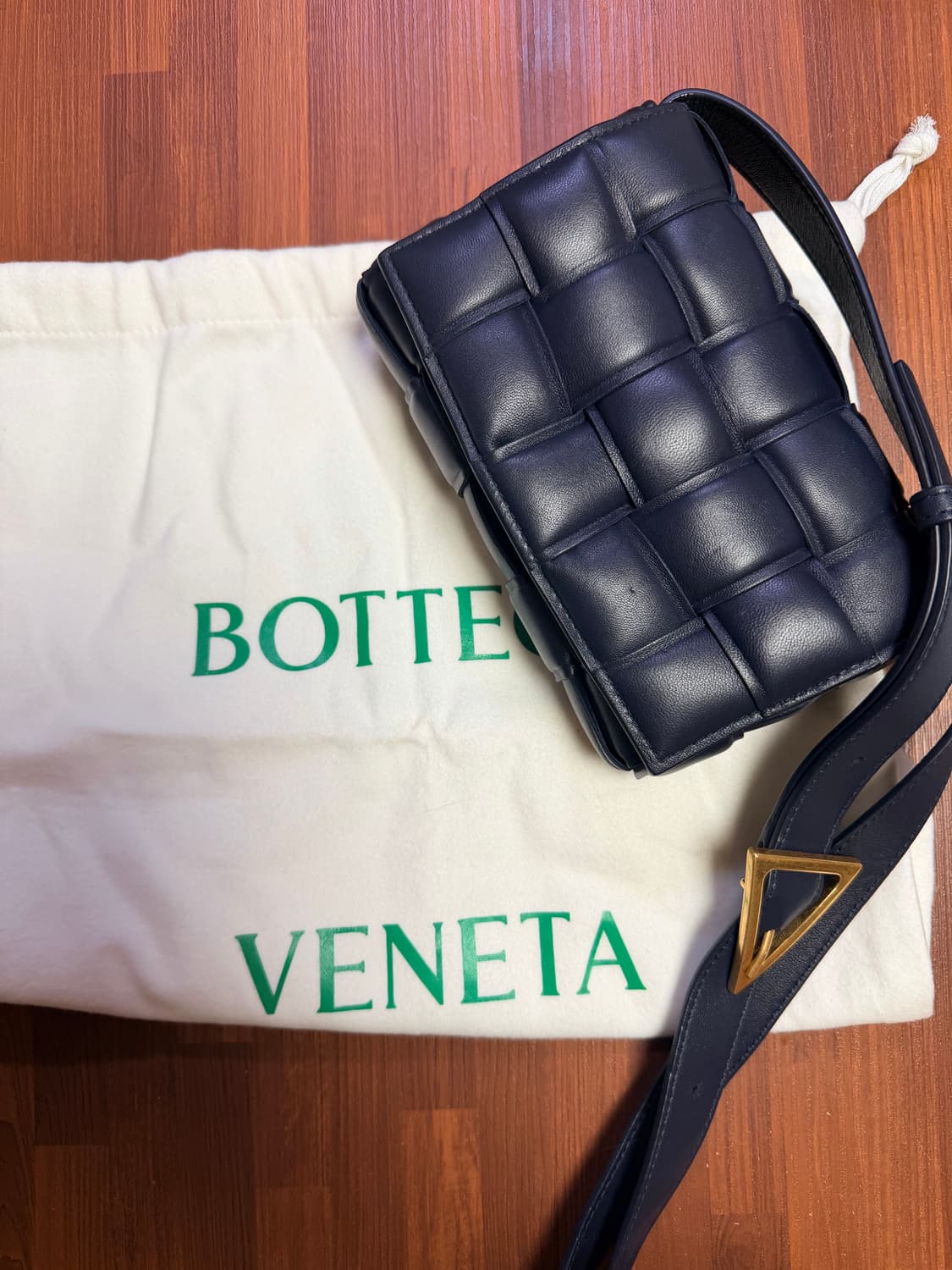 보테가베네타 패딩 카세트백 상품이미지2