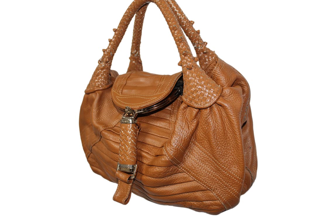 🥀벨라 하디드 FENDI SPY BAG 펜디 스파이백 상품이미지2