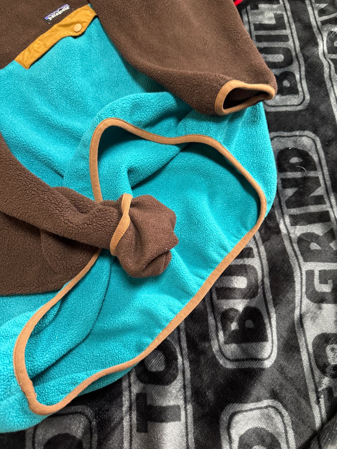 파타고니아 신칠라 스냅 티 풀 오버 브라운 틸 컬러 블록 상품이미지4