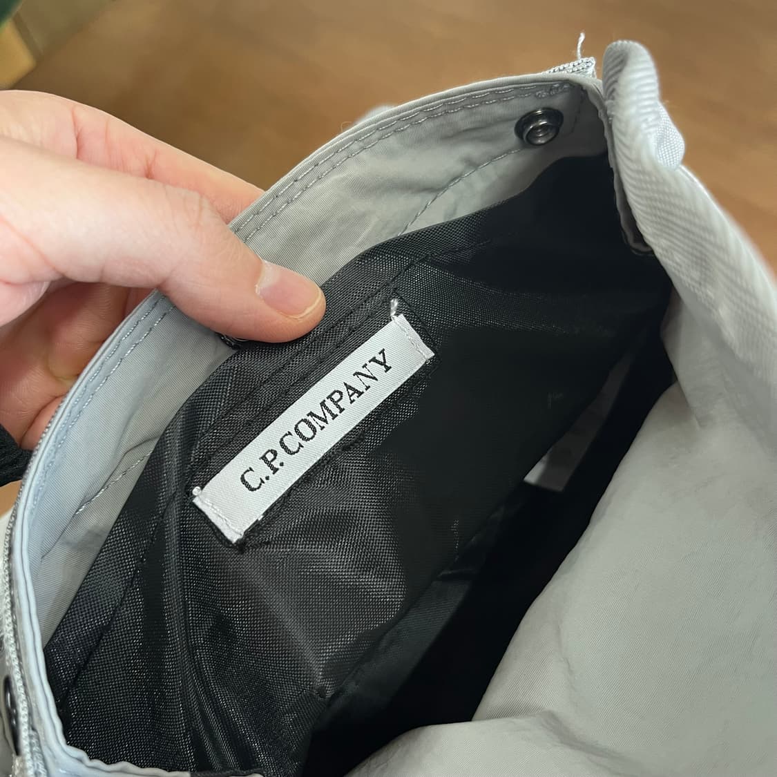 Cp컴퍼니 슬링백 상품이미지5