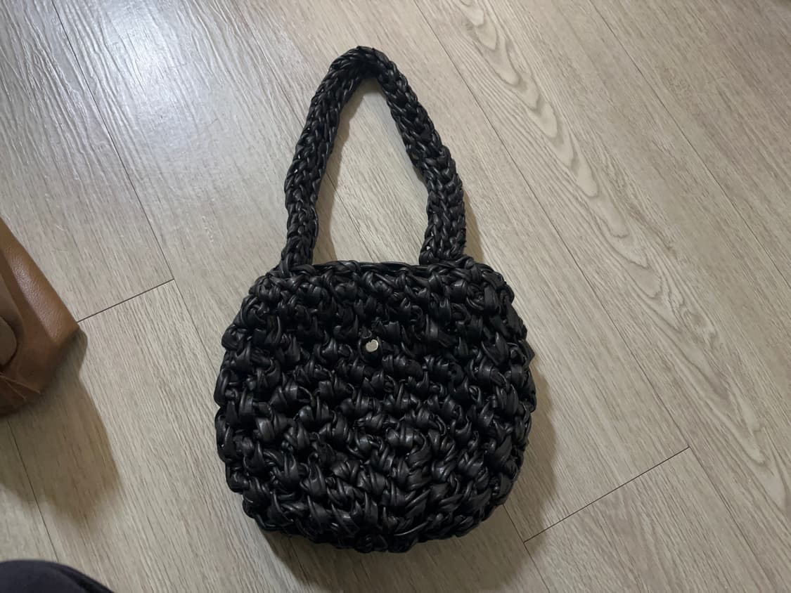 낫띵에브리띵 VEGAN LEATHER SHOULDER BAG IN BLA 상품이미지1