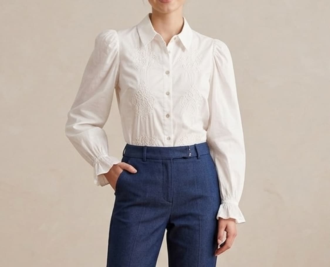 [55]에잇세컨즈 자수 소매퍼프 블라우스 상품이미지1