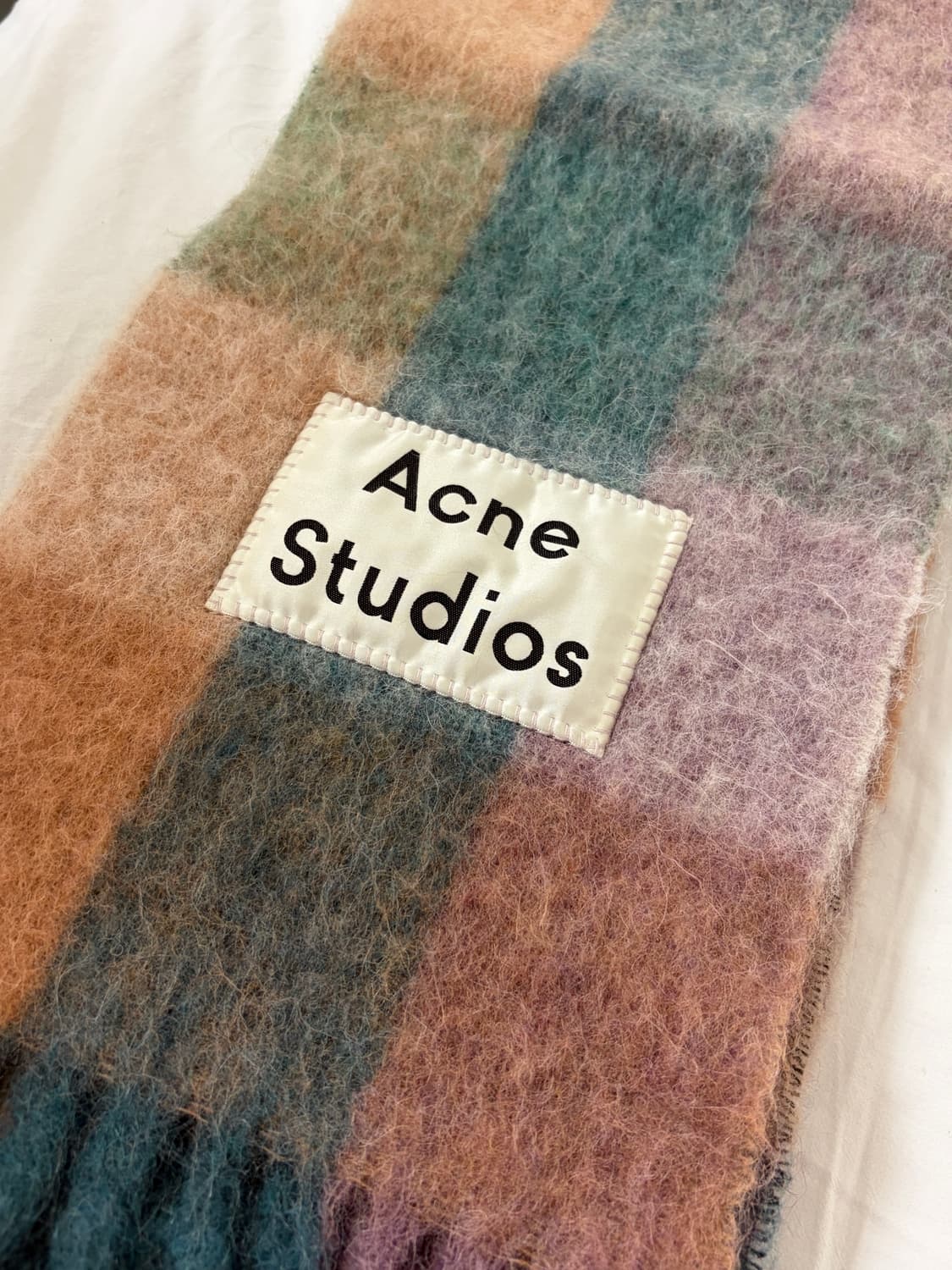 아크네 스튜디오 모헤어 머플러 12만원 상품이미지2