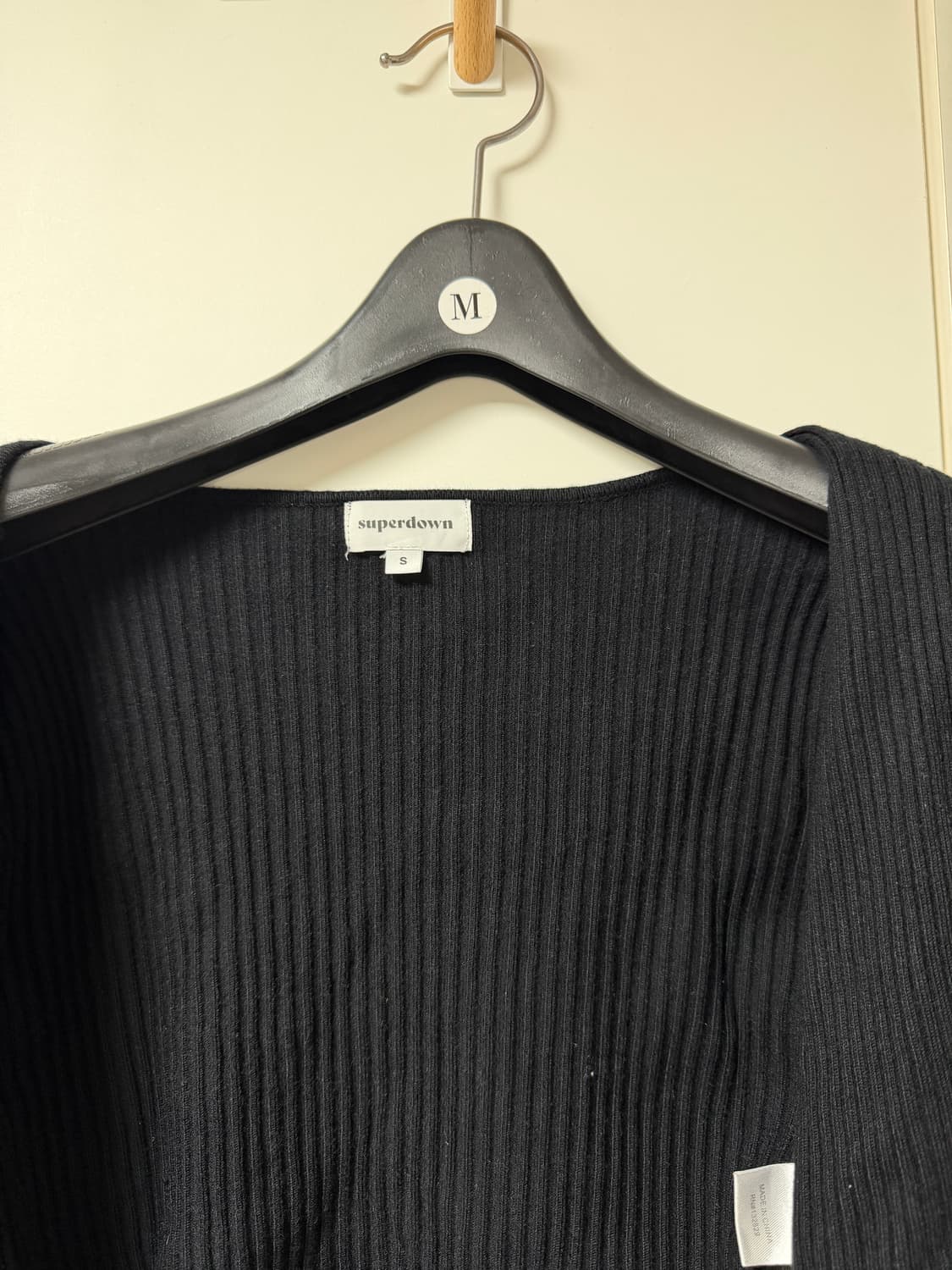 Superdown 블랙 크롭 니트 가디건 S 상품이미지4