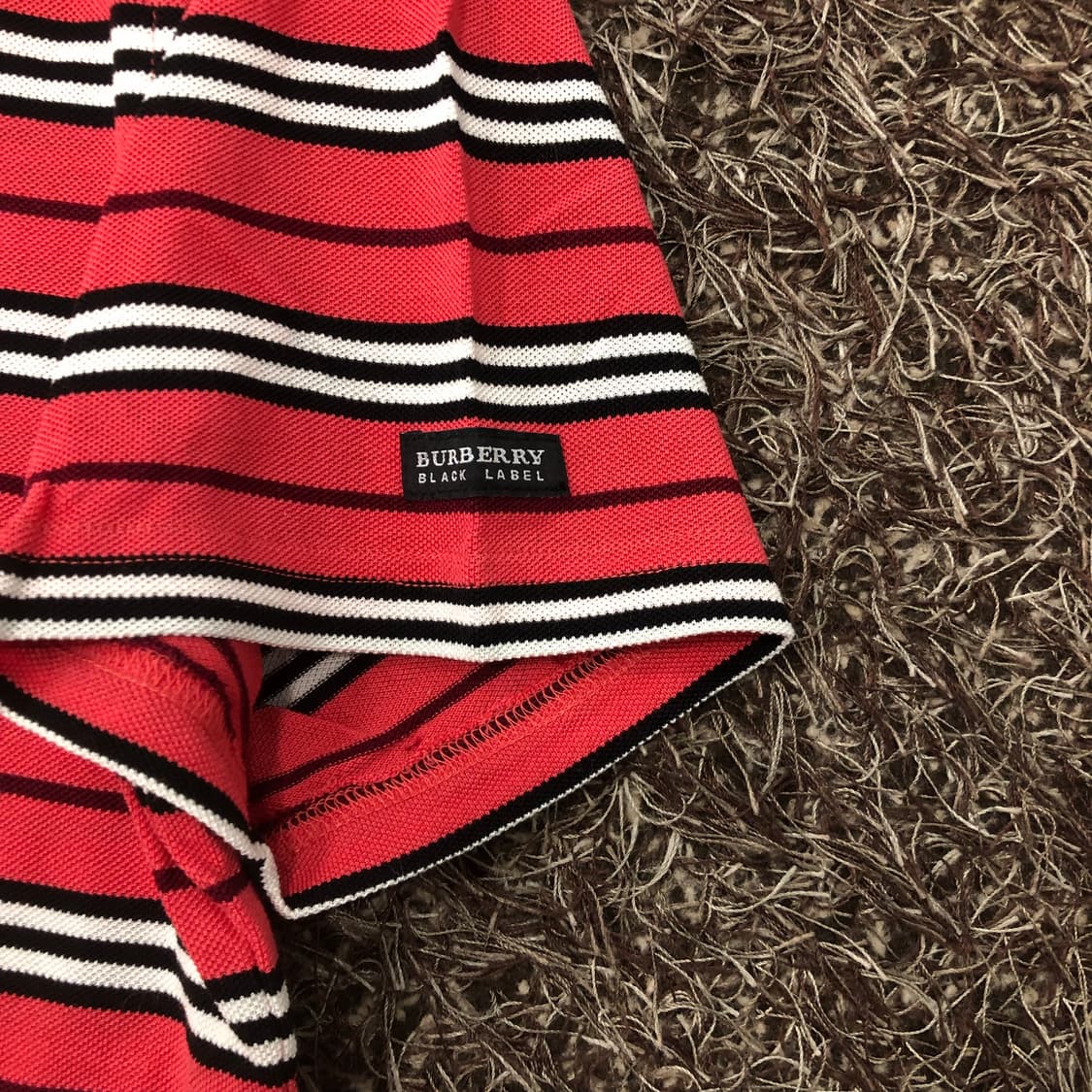 버버리 블랙라벨 로고 스트라이프 카라 반팔 티셔츠 상품이미지3