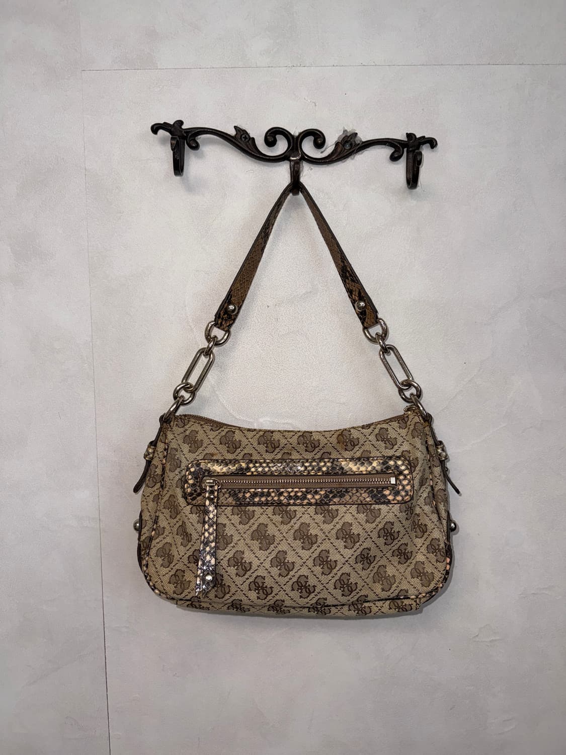 Guess brown logo ribbon buckle 숄더백 상품이미지5