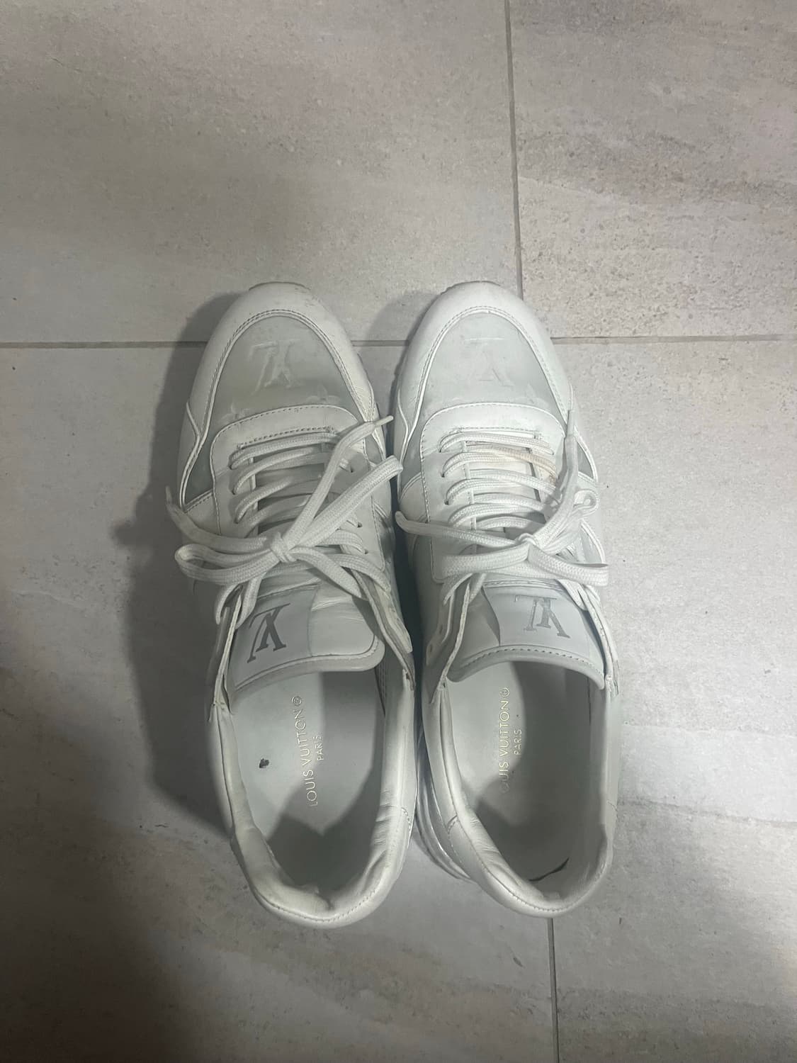 루이비통 런어웨이 스니커즈 상품이미지1