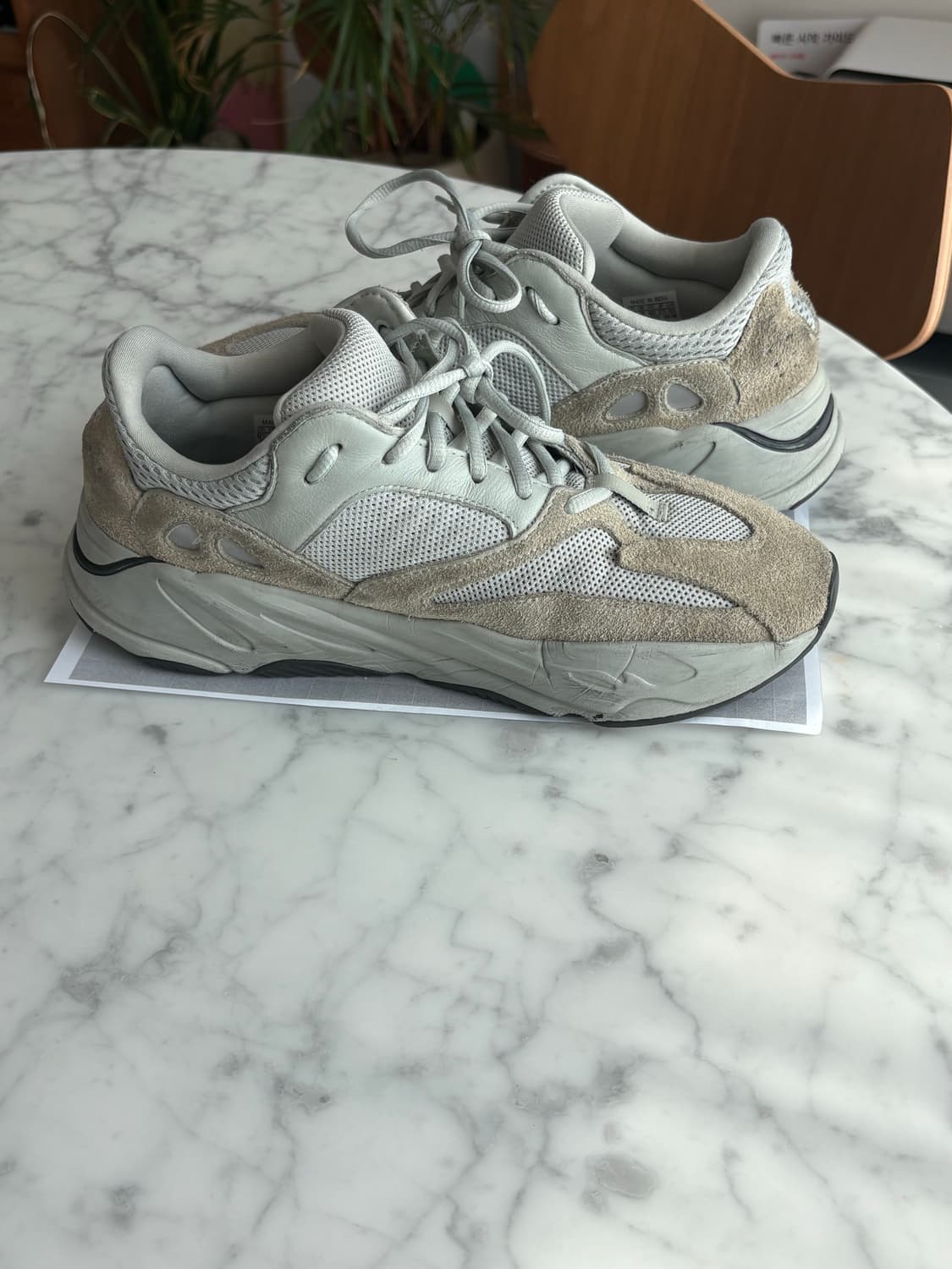 Yeezy salt 이지부스트 700 솔트 상품이미지1
