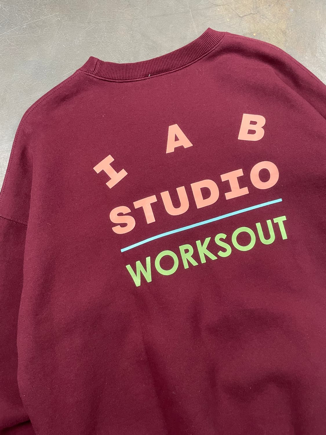 아이앱 X 웍스아웃 스웻셔츠 상품이미지2