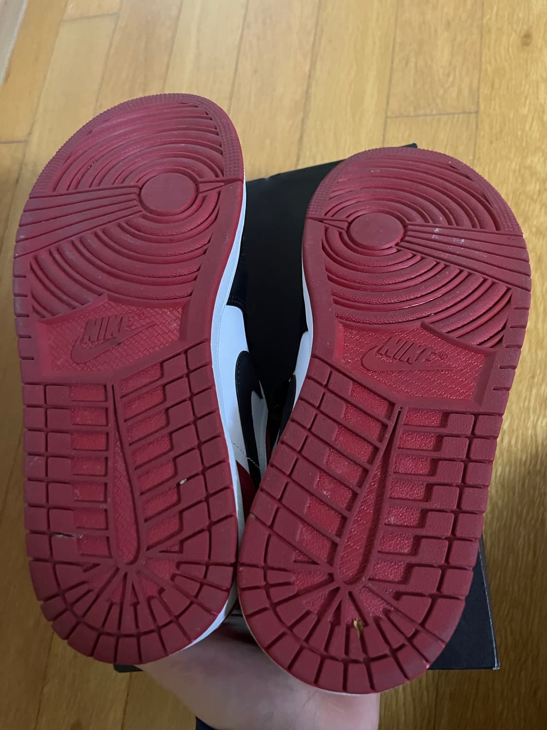 조던 1 레트로 로우 블랙 토 상품이미지5