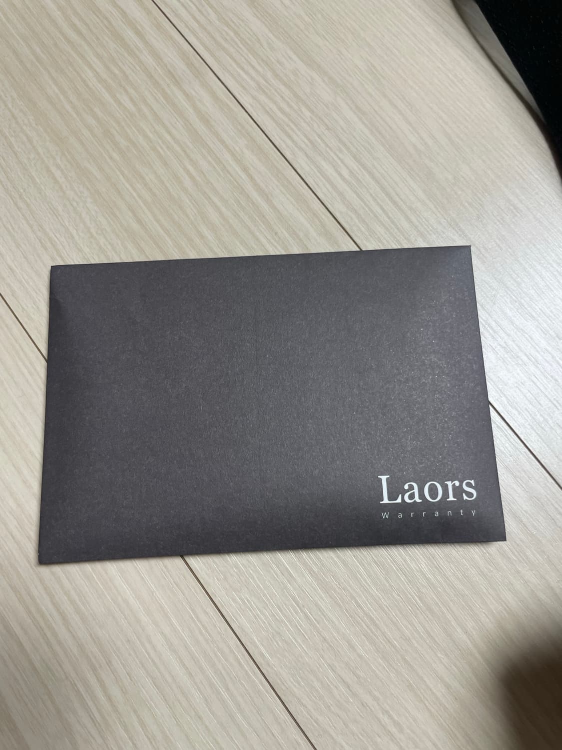 23S/S 프라다 엠보싱 트라이앵글 로고 레더 슬링백 상품이미지10