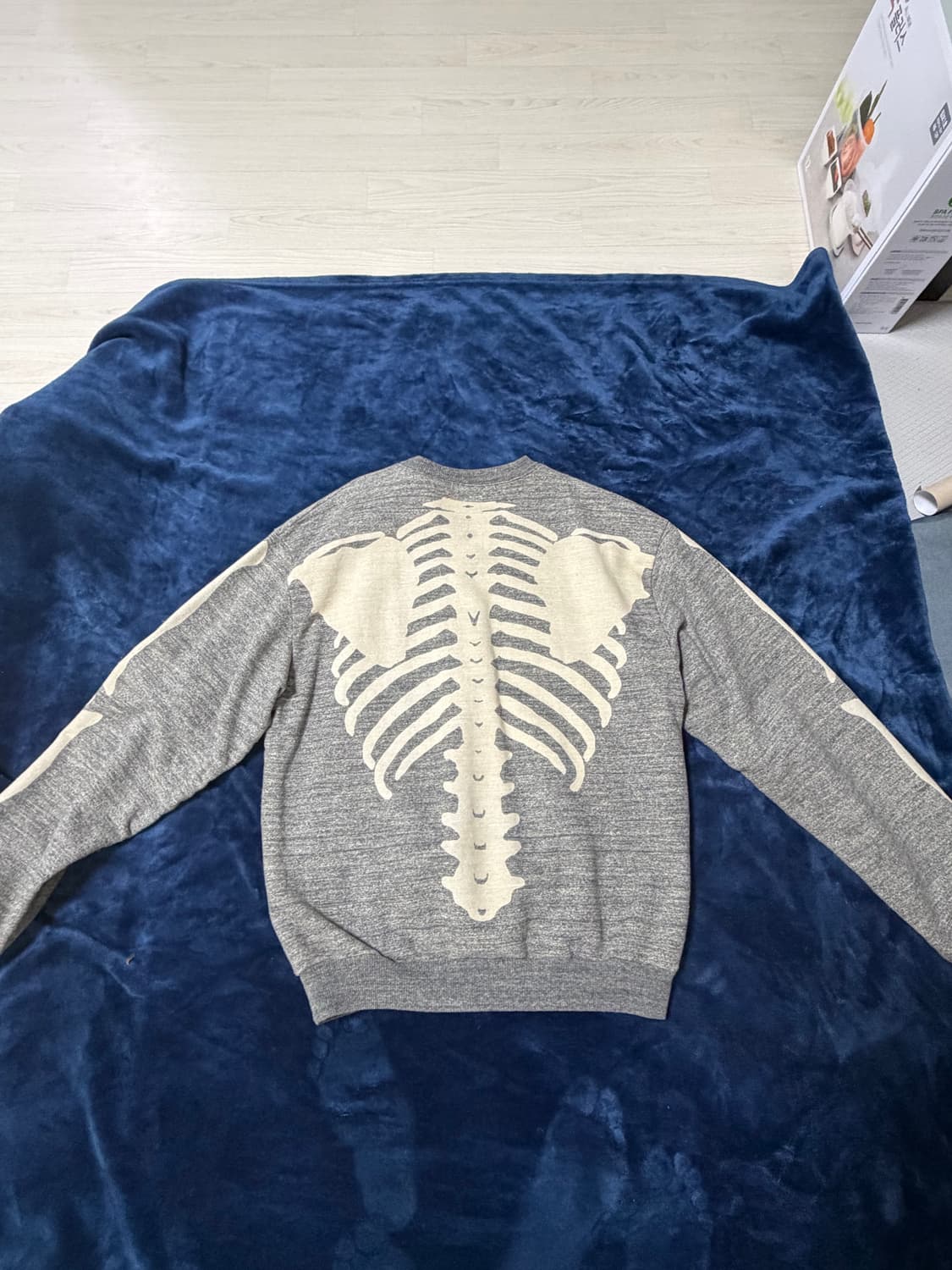 캐피탈 본 스웻 맨투맨 팔아요 상품이미지1