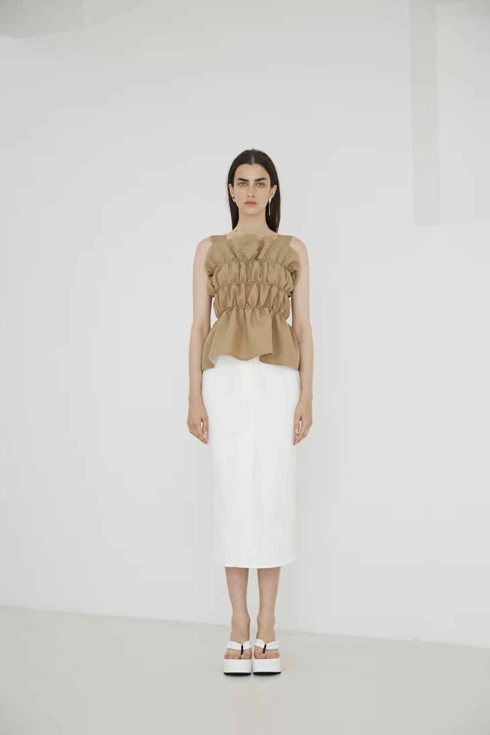 에콘 러플 슬리브리스 탑 카멜 상품이미지5