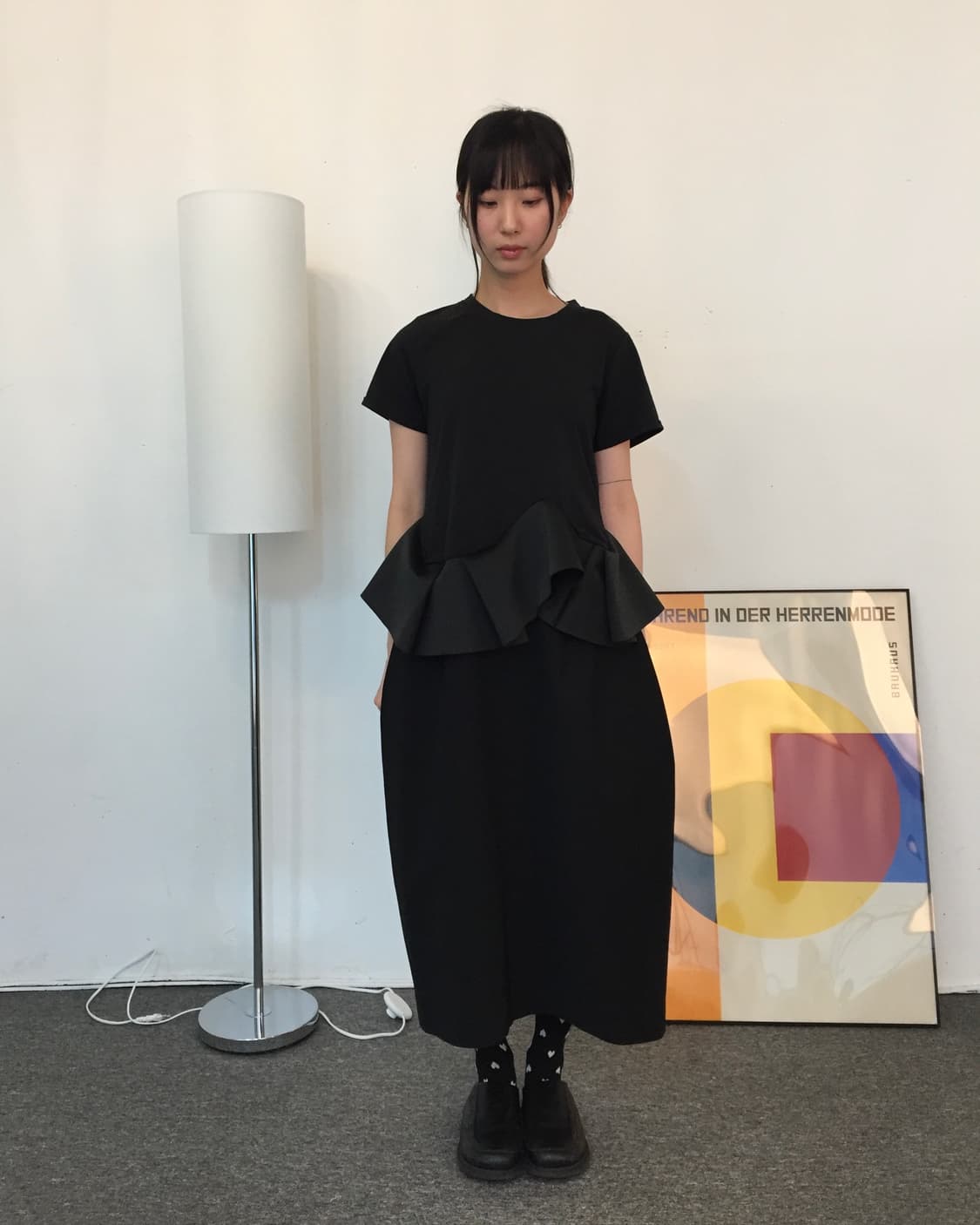 Black Ruffle Hem T-Shirt 상품이미지1