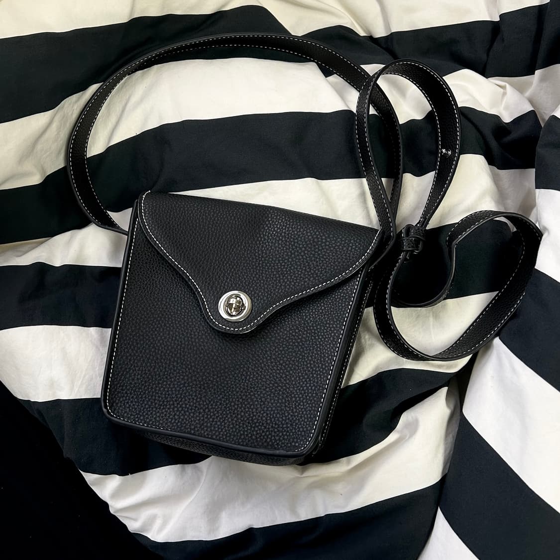 두마로 스티치 스코프백 상품이미지1