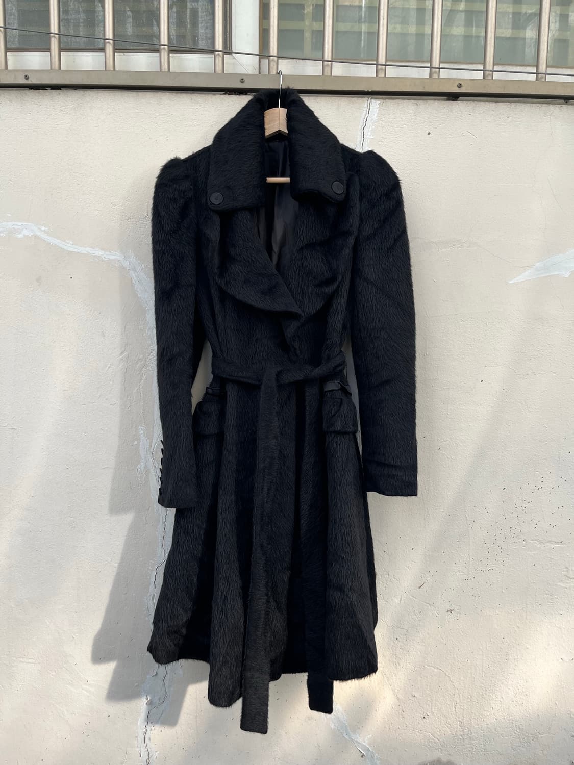 퍼프 숄더 롱코트 상품이미지1