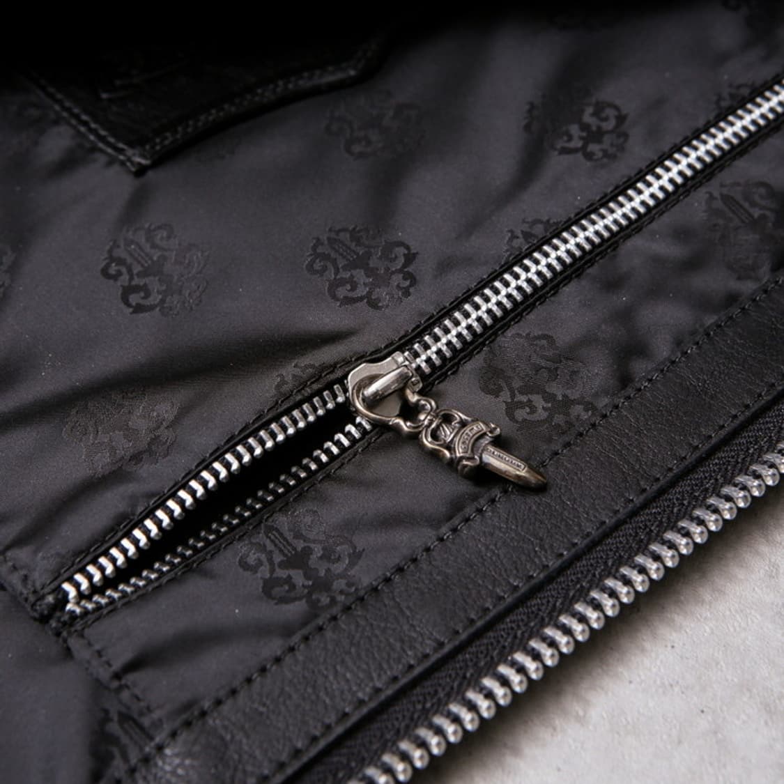 크롬하츠 블랙 레더 CH 클러치백 XL 사이즈 상품이미지7