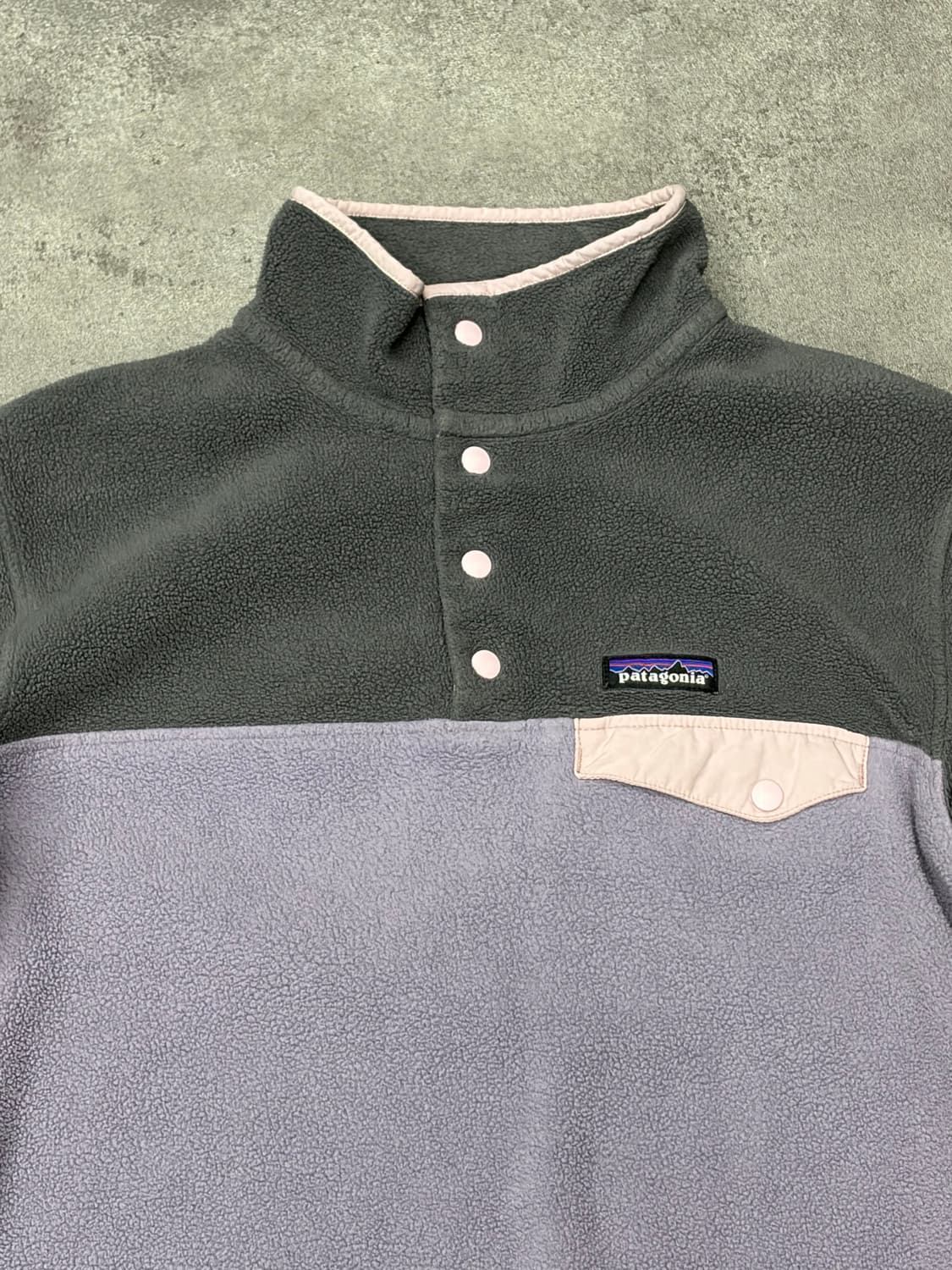 10s 파타고니아 신칠라 플리스 풀오버 회색/보라 투톤. 상품이미지2