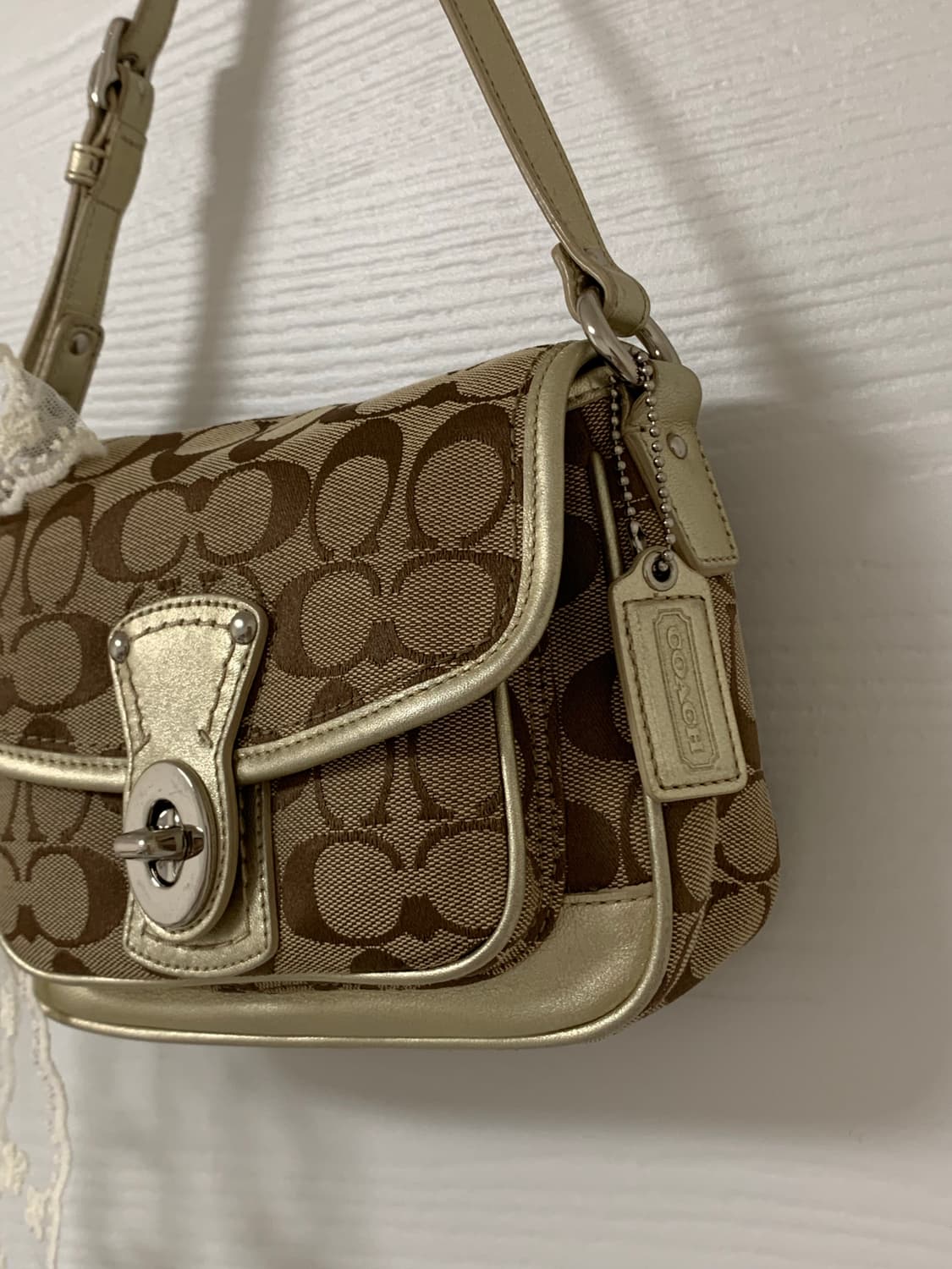 Coach gold mini bag 상품이미지3