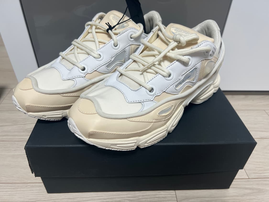 아디다스X라프시몬스 오즈위고 버니 크림 상품이미지1