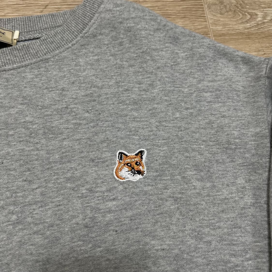 메종키츠네 폭스헤드 자수로고 맨투맨 크루넥 티려츠 [그레이] 52 상품이미지4