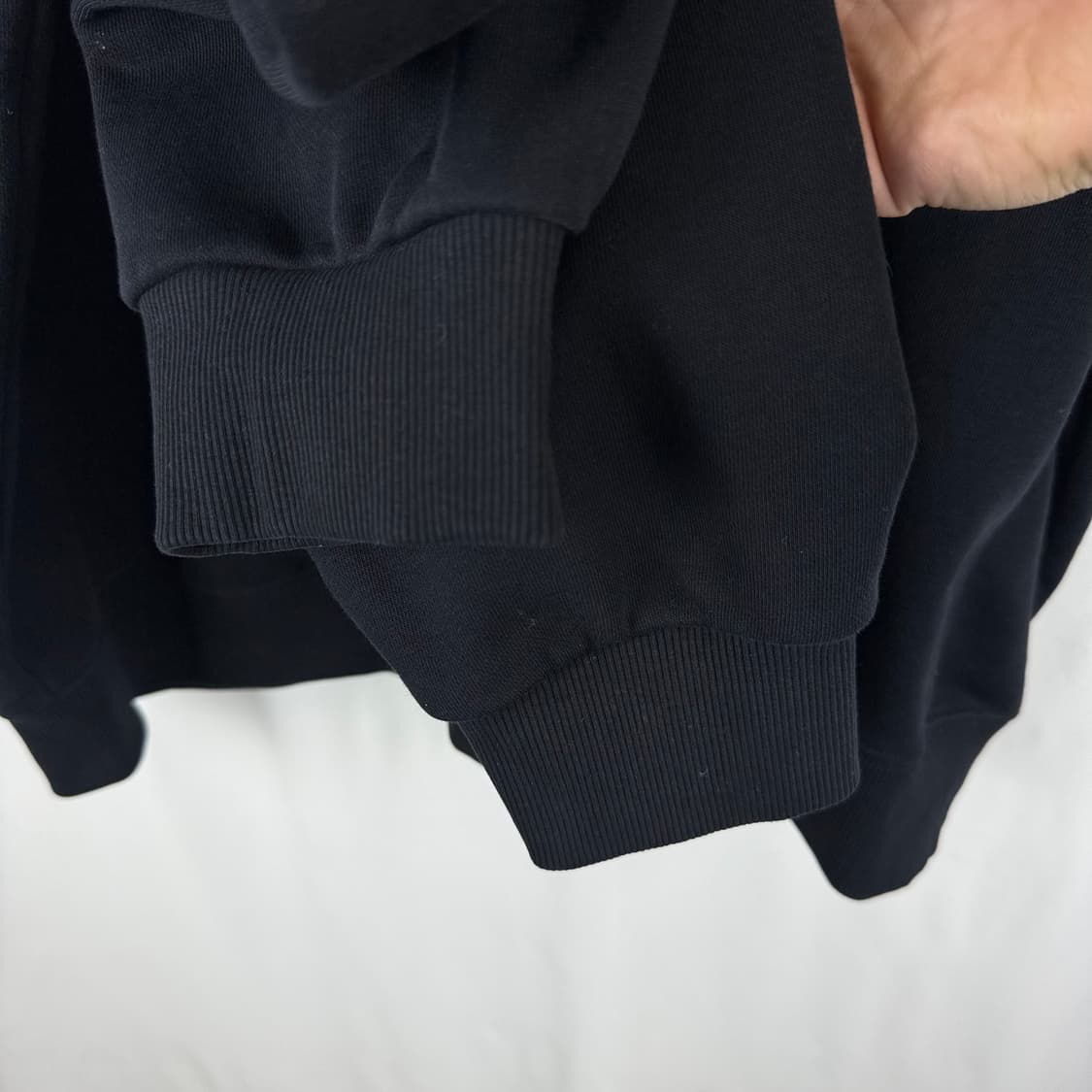 (105) 디스커버리 스몰로고 후드 티 블랙 상품이미지4