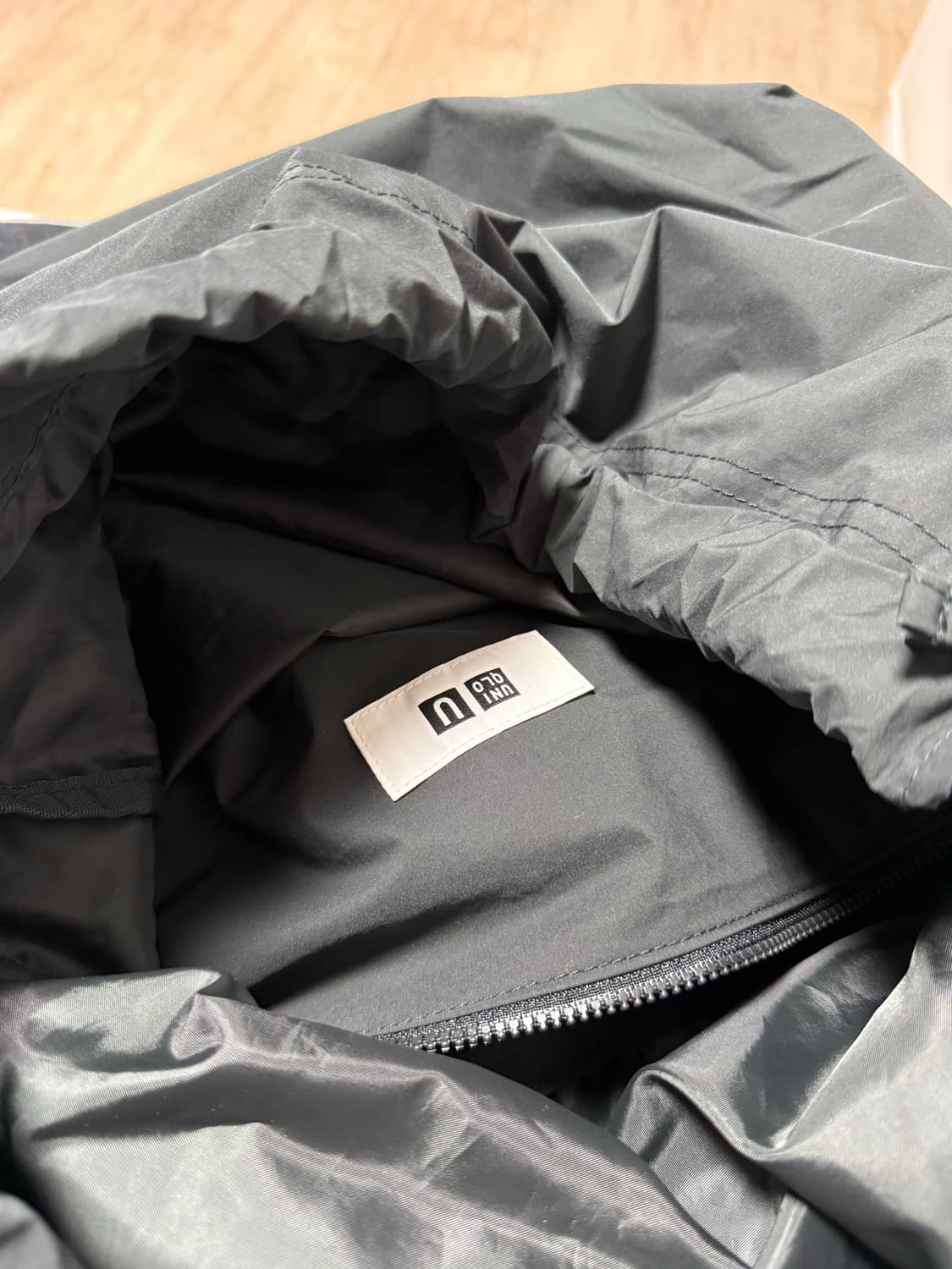 유니클로 U 드로스트링 숄더백 상품이미지2