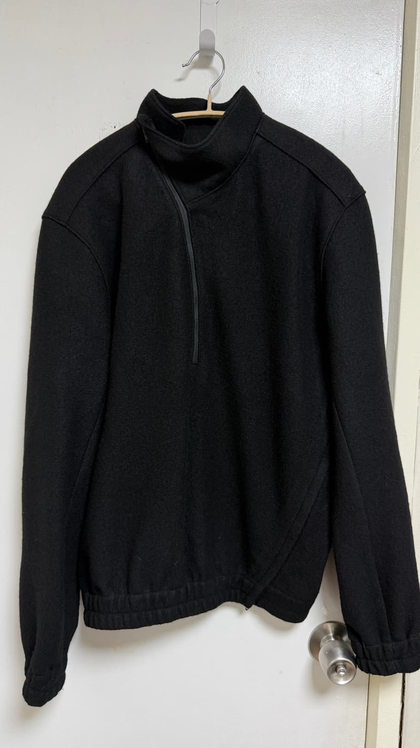 ee 누마레 커브드 하프 집업 팝니다 상품이미지4