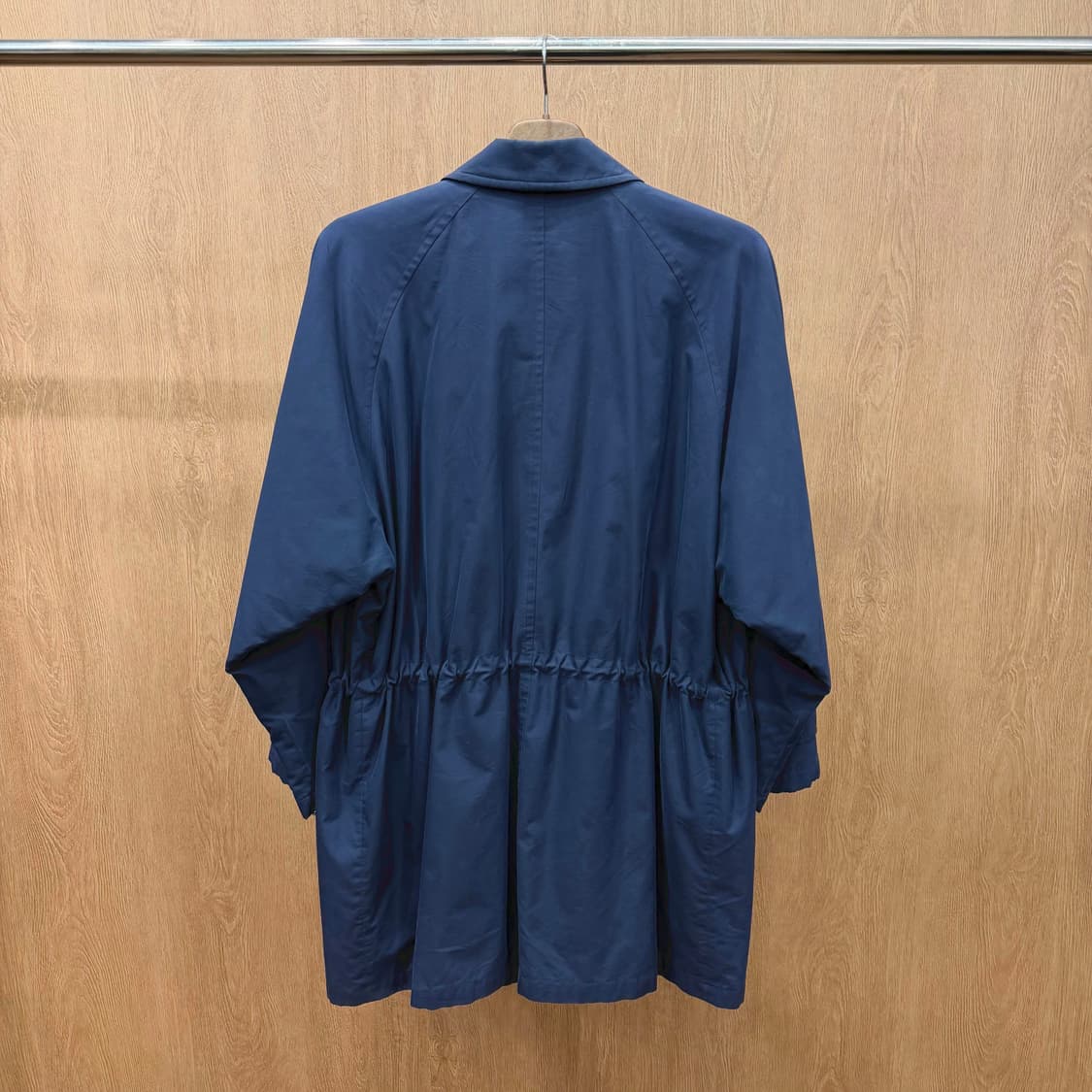 버버리 싱글 코트 래글런 슬리브 허리 셔링 포켓 디테일 네이비 상품이미지3