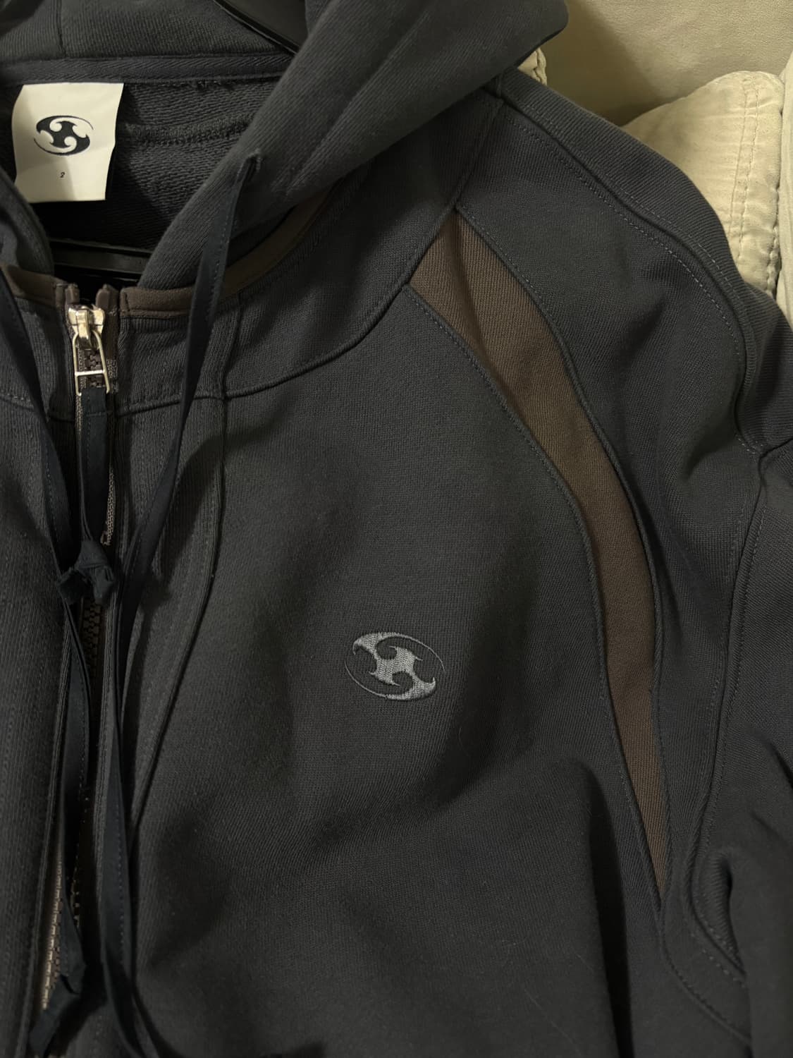 산산기어 후드집업 팝니다 상품이미지2