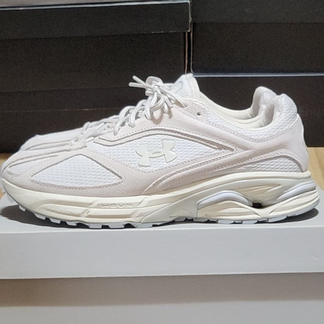 언더아머 280 호버 애퍼리션 화이트 베이지 상품이미지1