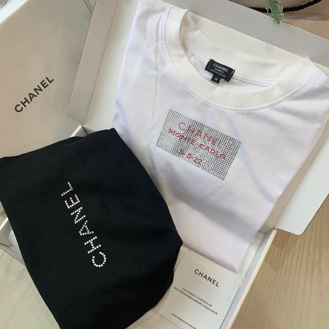 샤넬뷰티 라인스톤 몬테카를로 티셔츠 + 파우치 세트포장 상품이미지4