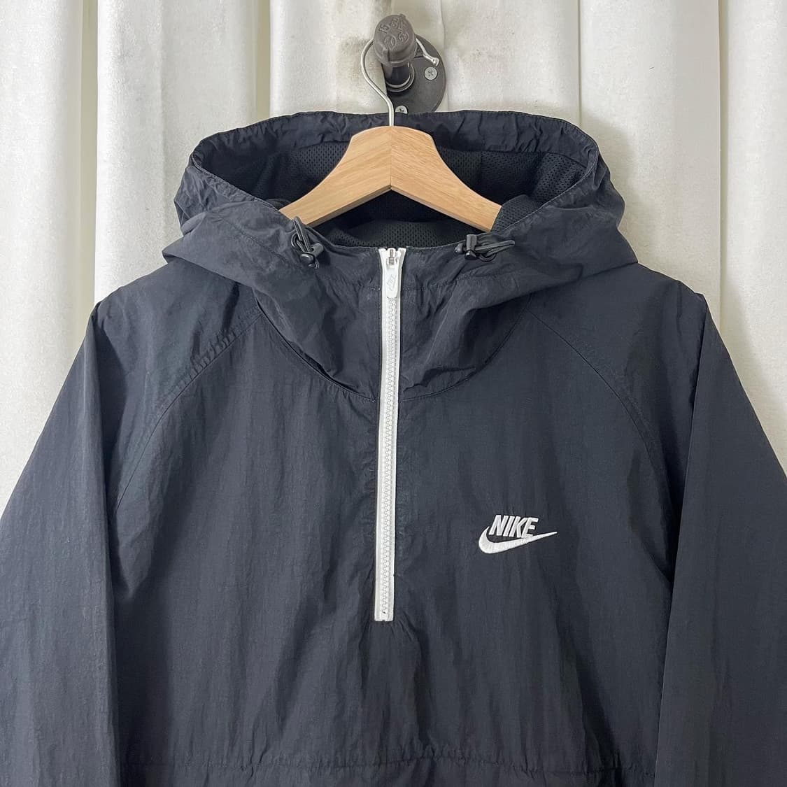 나이키 블랙 화이트 윈드 아노락 상품이미지2