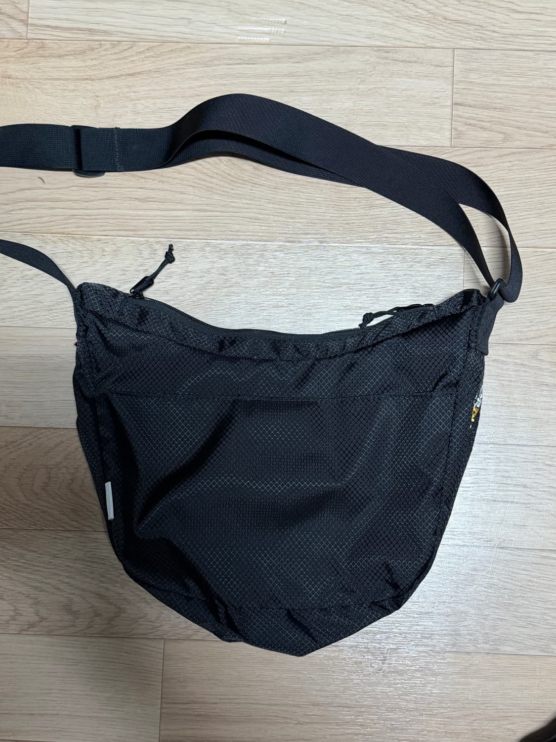 슈프림 스몰 메신저백 블랙 22SS 상품이미지2