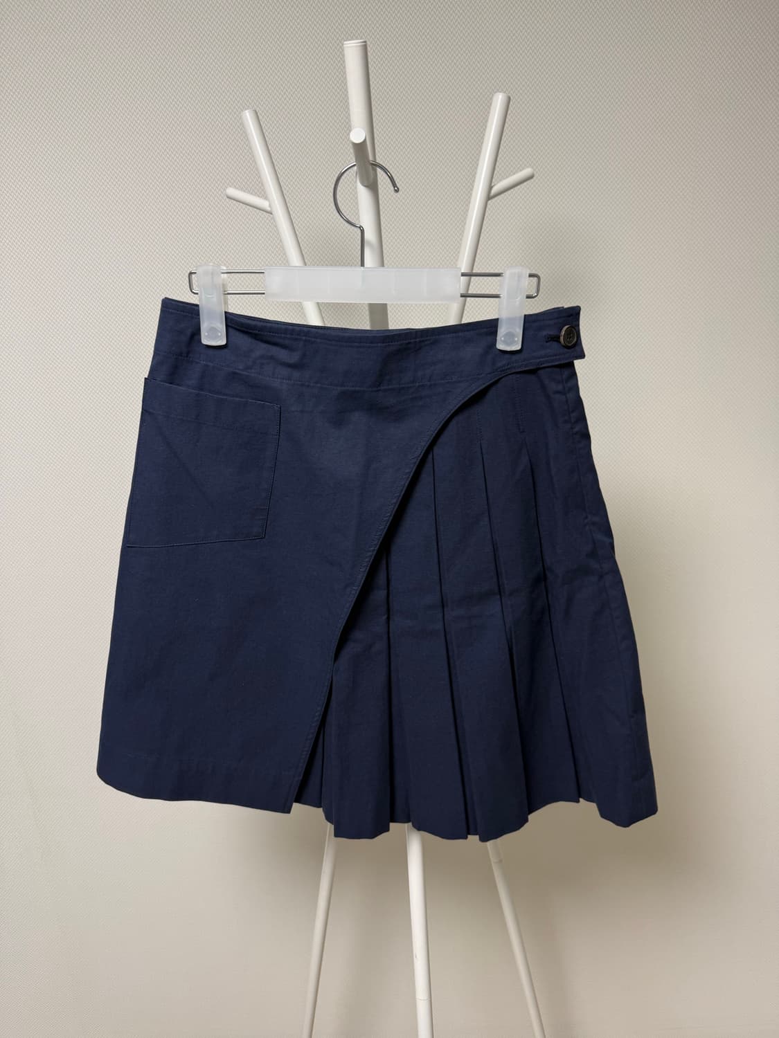 에토스 하프 플리츠 미디스커트 네이비 상품이미지4