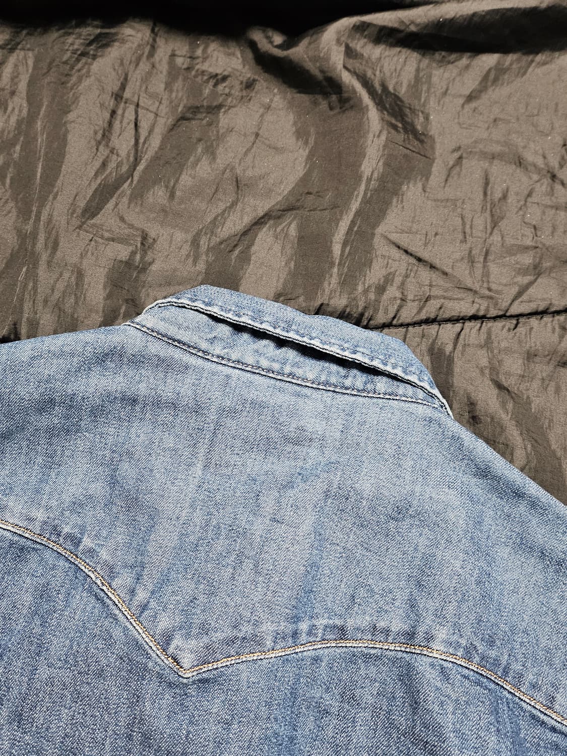 Levis 웨스턴 테일러드 딱붙핏셔츠 XS
 상품이미지8