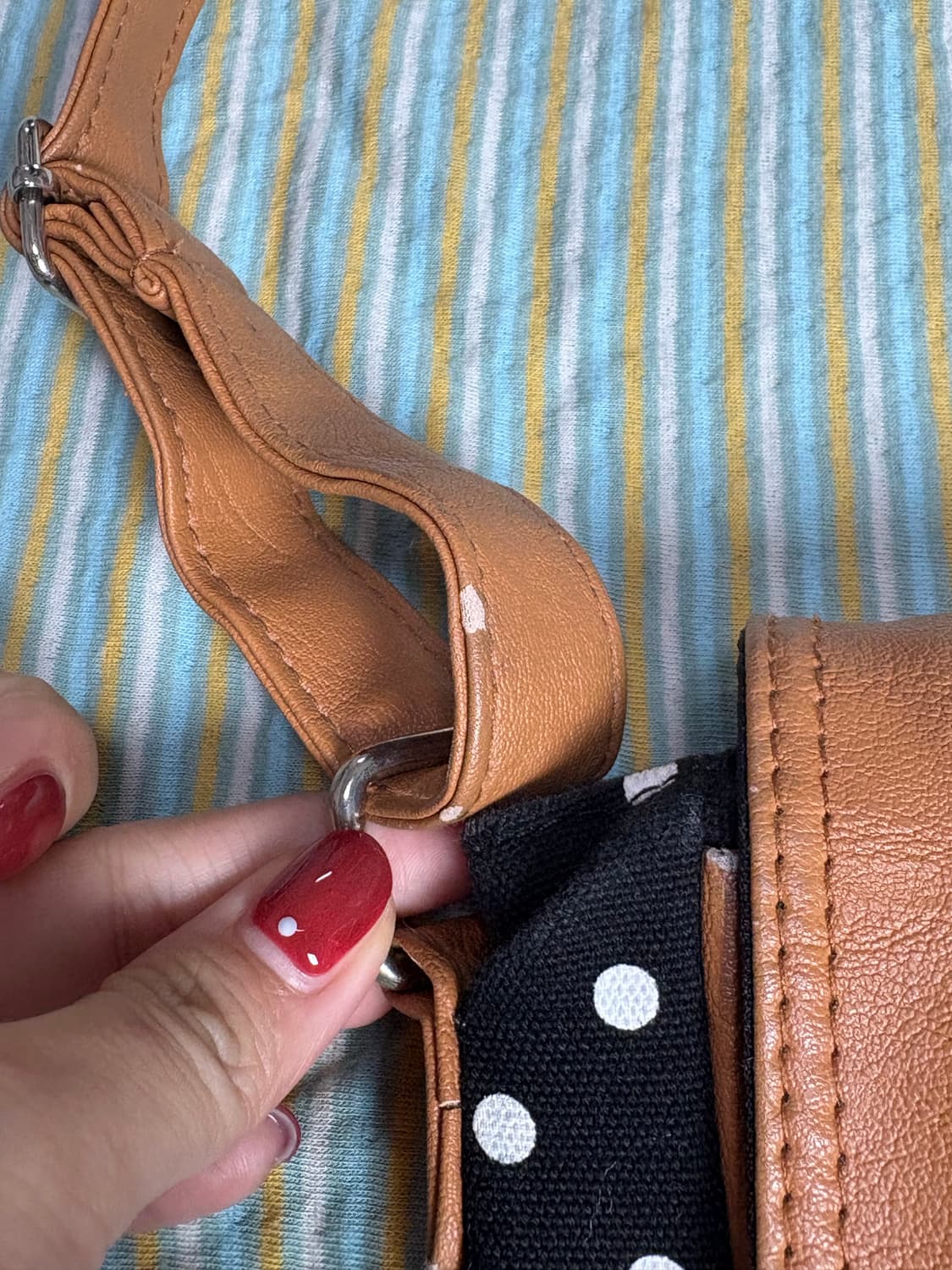 블랙 도트 가죽 크로스백 상품이미지10