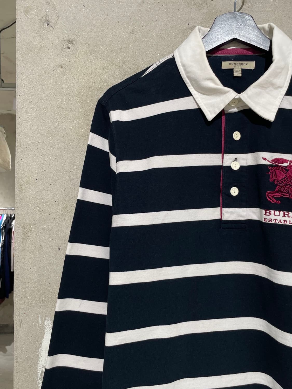 버버리 빅 기마로고 스트라이프 럭비티 상품이미지2