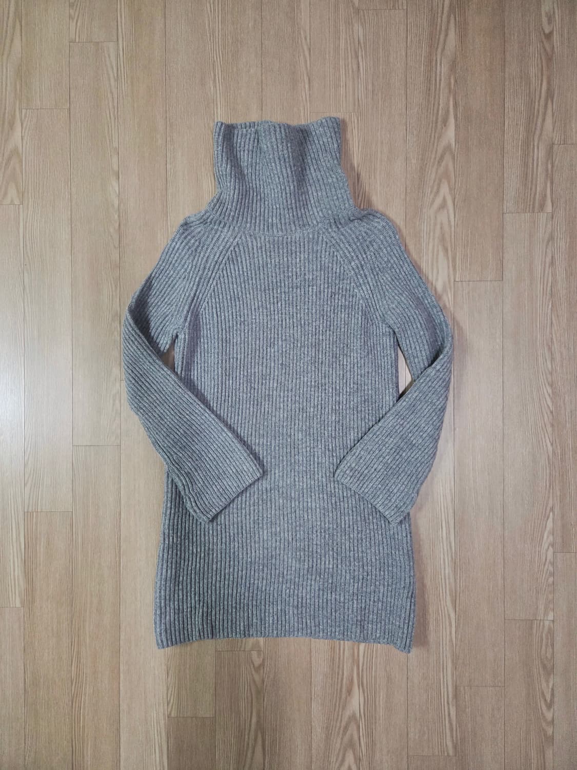 유나이티드 애로우즈 도쿄 라이트 그레이 하이넥 니트 원피스 상품이미지3