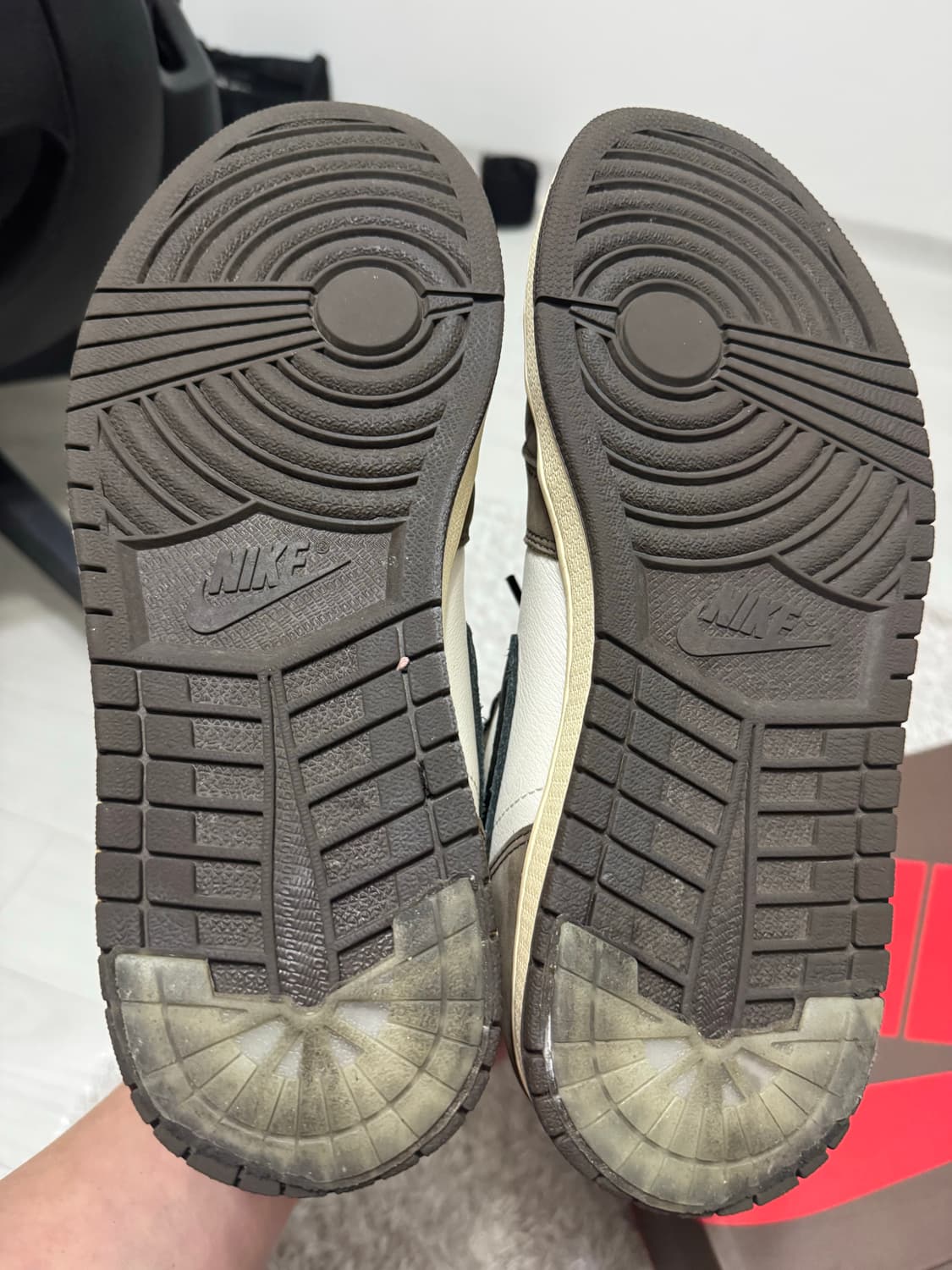 [270] 조던 1 x 트래비스 스캇 하이 OG 모카-나코탭 상품이미지8