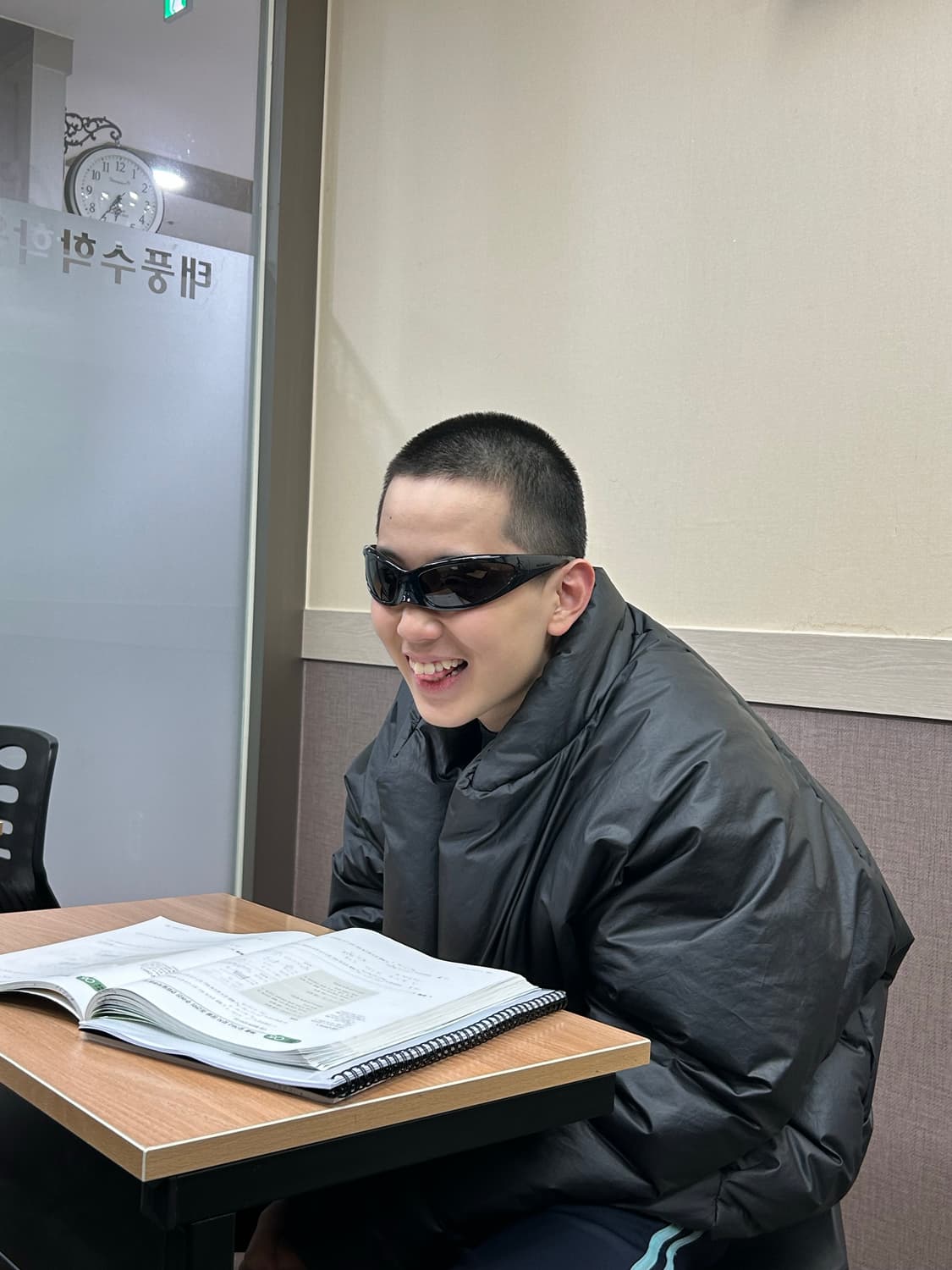 발렌시아가 스킨캣 xl 삽니다 상품이미지1