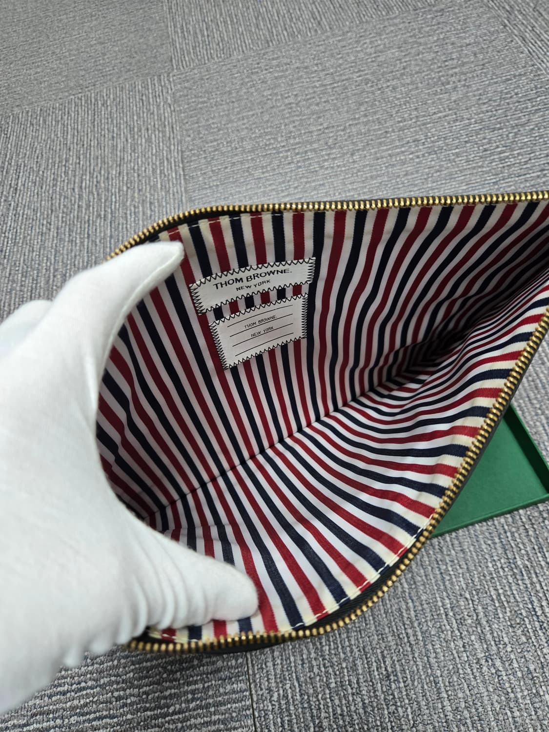 [특가][정품]톰브라운 클러치백 라지 상품이미지6