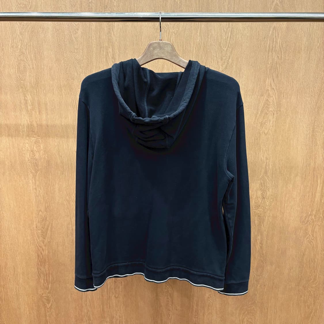 아르마니 익스체인지 긴팔 후드 집업 로고 프린팅 플래킷 디테일 블랙 상품이미지3