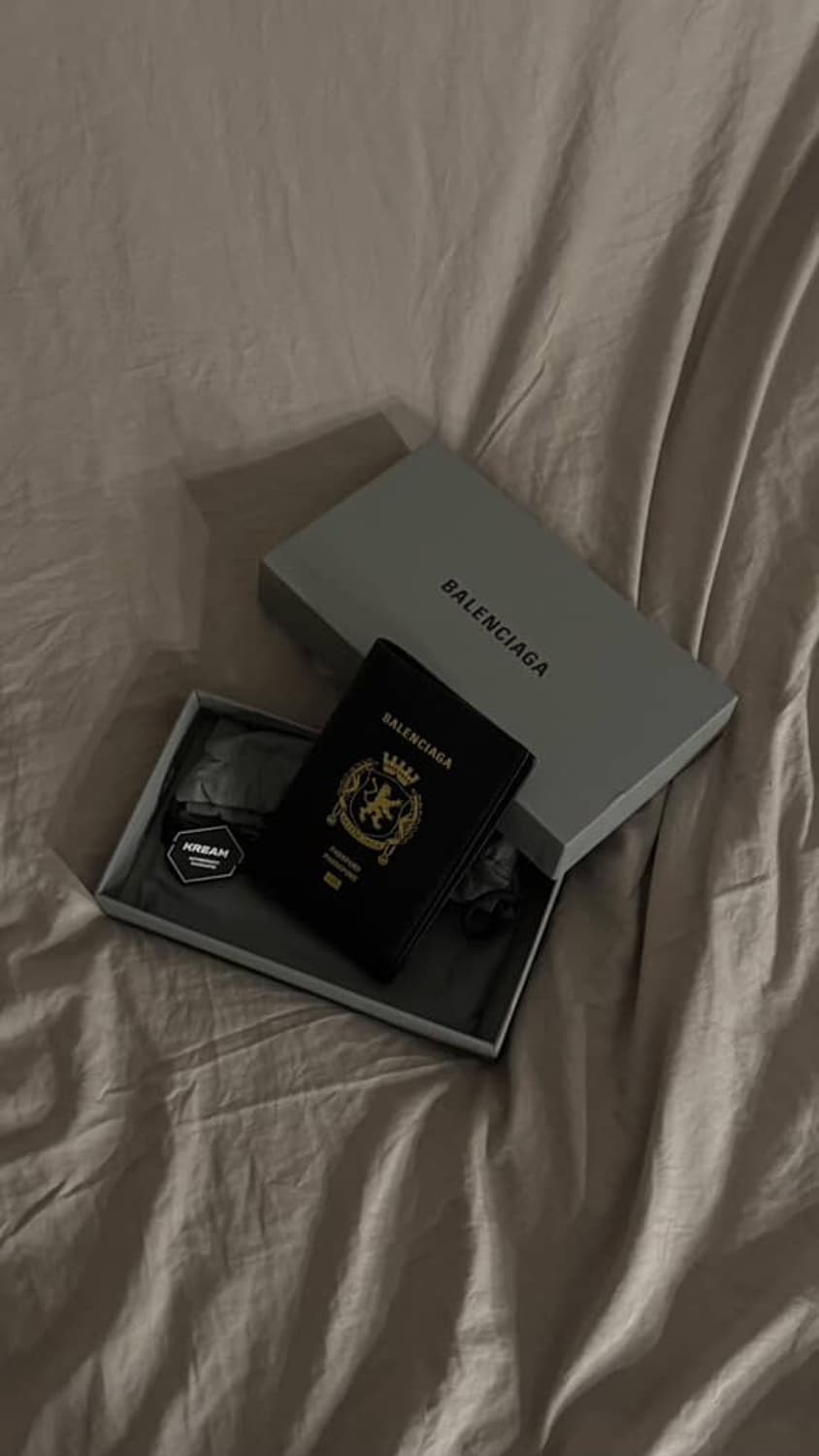 발렌시아가 패스포트 지갑 상품이미지2