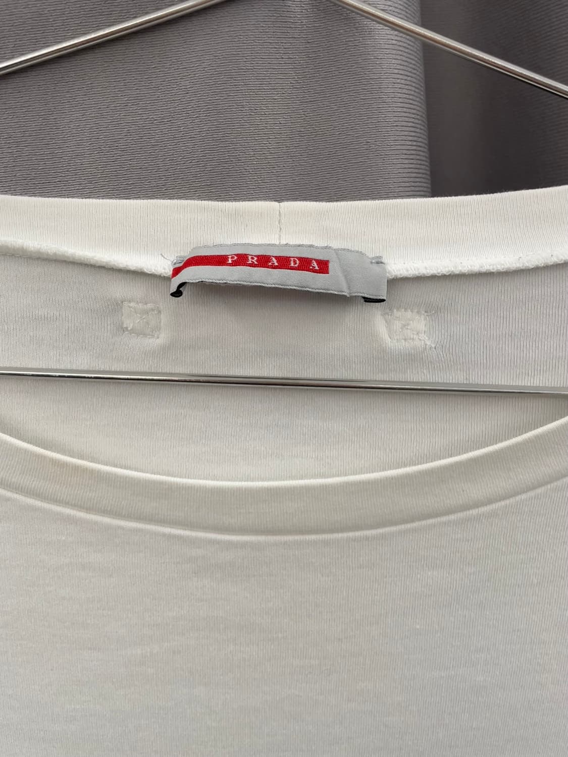 프라다 밑단 라운드 롱슬리브 상품이미지2