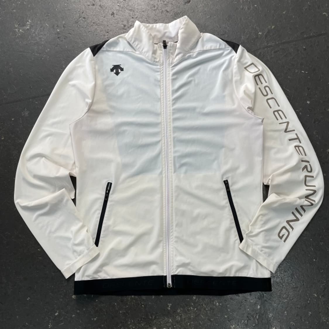 100 데상트 경량 집업  상품이미지1