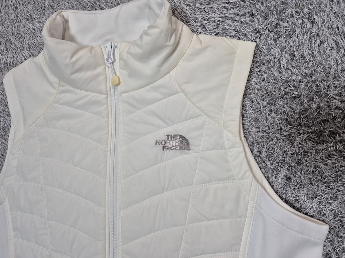 노스페이스 여성 경량 패딩 조끼 90(M) 상품이미지2