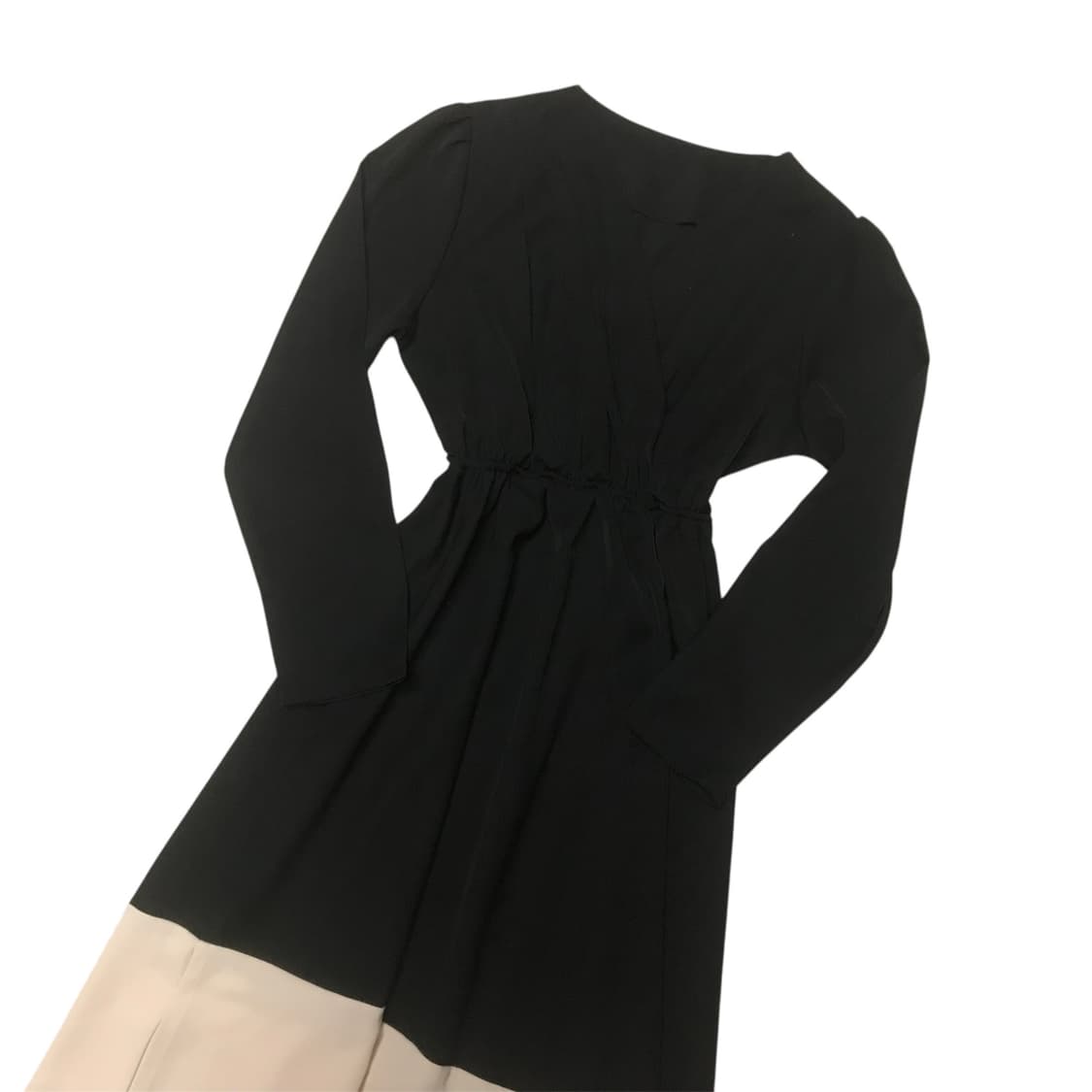 배색 브이넥 셔링 롱 원피스 상품이미지2